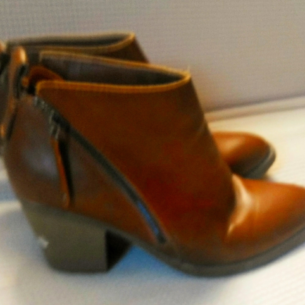 Women's Faded Glory fashion ankle high boots size 8.5